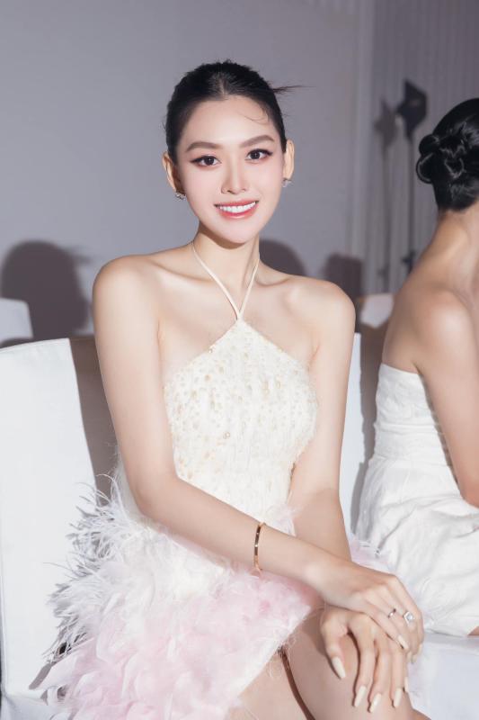 Tiểu thư Vbiz được giấu kín bưng nay đã lớn cỡ này: Mẹ là Á hậu visual đỉnh, danh tính bố cực bí ẩn- Ảnh 8.