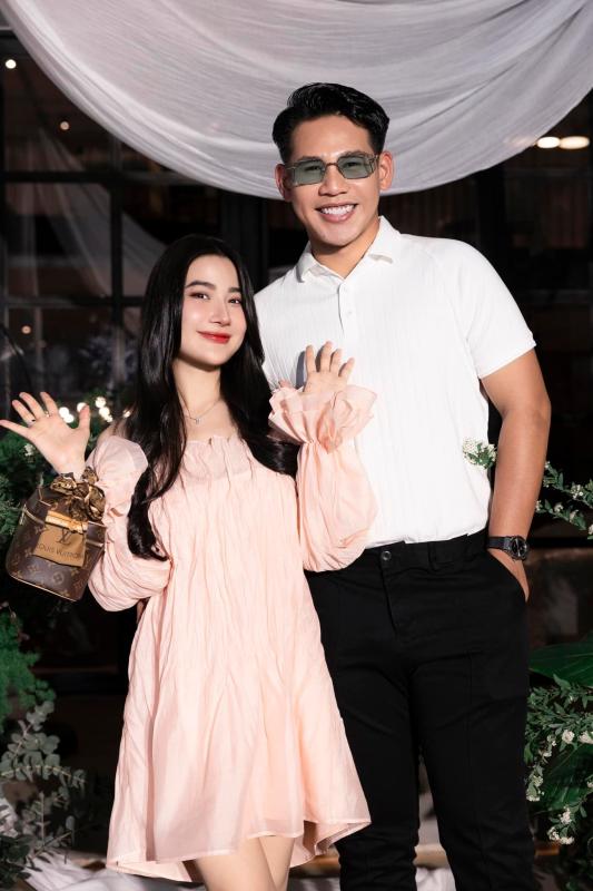 Sao nữ bị réo tên trong ồn ào ly hôn của Gon Pink lên tiếng, công khai hôn chồng giữa sự kiện- Ảnh 4.