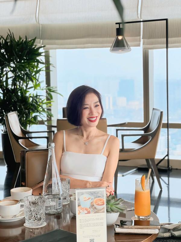 Nhan sắc hoa khôi cưới đại gia "nghèo nhất trong số những người theo đuổi", giờ ở biệt thự 200 tỷ- Ảnh 10.