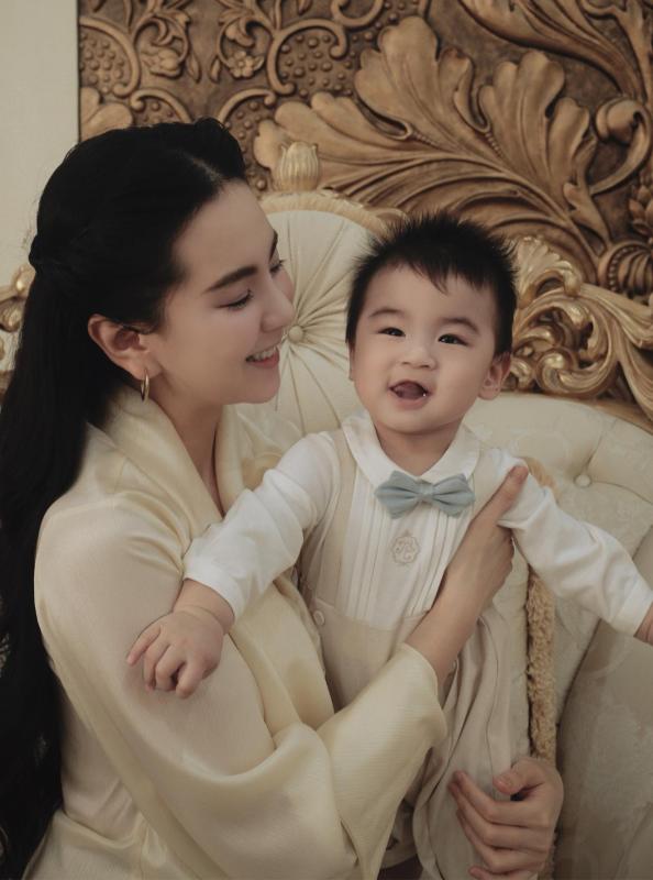 Bé Panda tròn 1 tuổi: Tiệc thôi nôi tổ chức tại dinh thự hoành tráng, màn "chốt mic" của quý tử nhà nữ MC gây sốt - Ảnh 16.