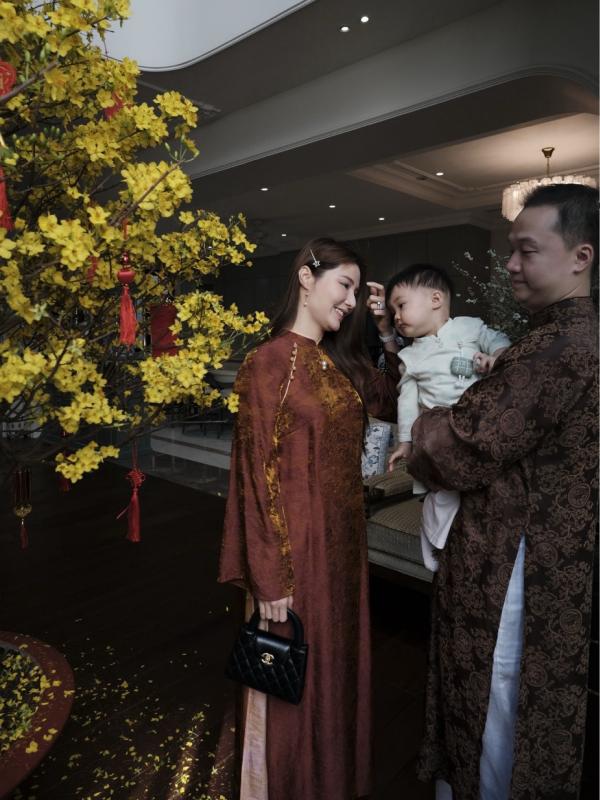Quý tử hào môn lần đầu lộ mặt: Mẹ là "ngọc nữ" Vbiz, bố là doanh nhân giàu có- Ảnh 7.