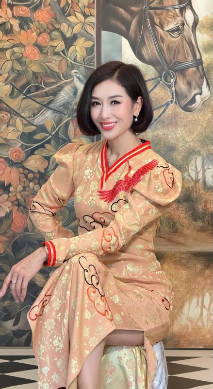 Nhan sắc hoa khôi cưới đại gia "nghèo nhất trong số những người theo đuổi", giờ ở biệt thự 200 tỷ- Ảnh 2.