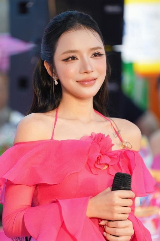 Mỹ nhân Việt trăm tỷ sáng tác cả rổ hit nhưng cứ hát là flop, bị chê thẳng “giọng không bằng AI”- Ảnh 6.