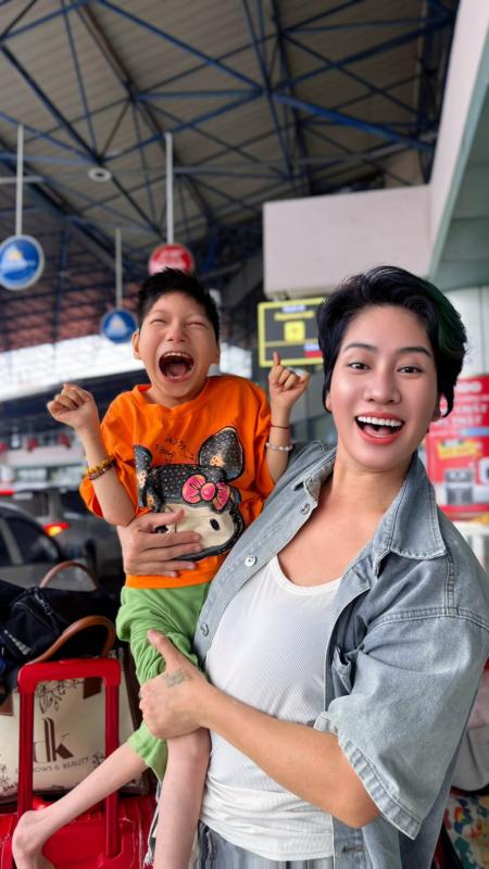 Nữ diễn viên Việt đưa con đi biển chơi mà hàng trăm người phải thốt lên: "Người mẹ vĩ đại"- Ảnh 1.