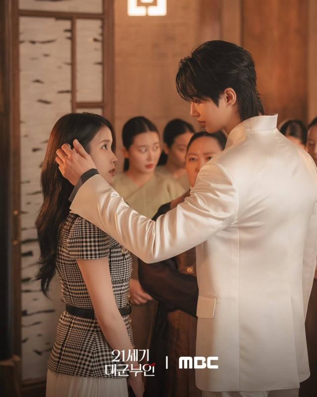 Phim của IU đã quá Pepsi ơi: Cặp chính vừa chạm môi là cõi mạng bùng nổ, rating cứ phải gọi là đỉnh nóc- Ảnh 9.