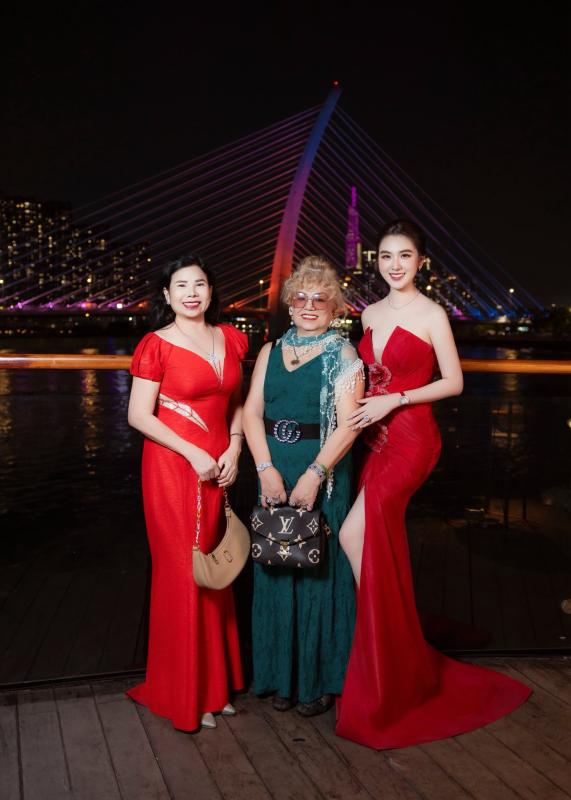 Mỹ nhân Việt xuất hiện cùng mẹ của bác sĩ thẩm mỹ, lộ thêm thông tin bé trai vừa công khai- Ảnh 3.