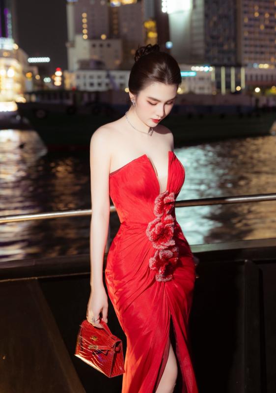 Mỹ nhân Việt xuất hiện cùng mẹ của bác sĩ thẩm mỹ, lộ thêm thông tin bé trai vừa công khai- Ảnh 1.
