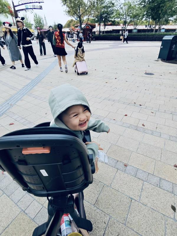 Quý tử hào môn lần đầu lộ mặt: Mẹ là "ngọc nữ" Vbiz, bố là doanh nhân giàu có- Ảnh 2.