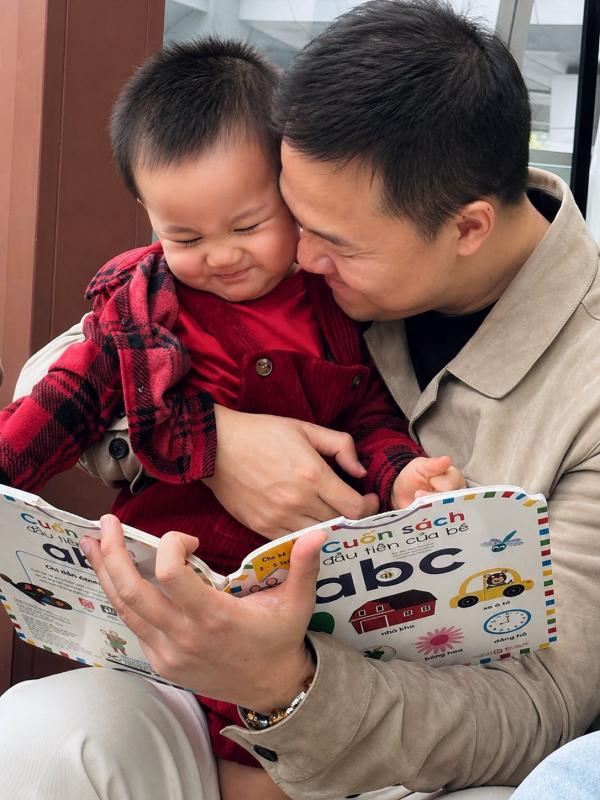 Quý tử hào môn lần đầu lộ mặt: Mẹ là "ngọc nữ" Vbiz, bố là doanh nhân giàu có- Ảnh 3.