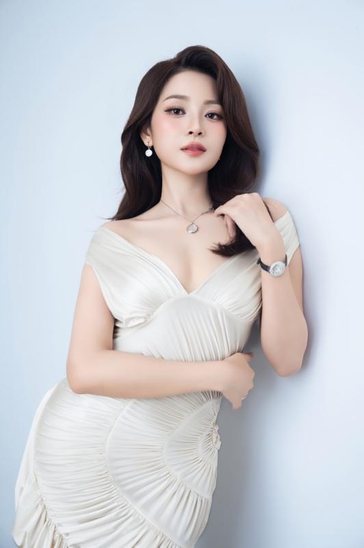 Bản sao Angela Phương Trinh thay đổi hoàn toàn, lột xác gợi cảm- Ảnh 1.