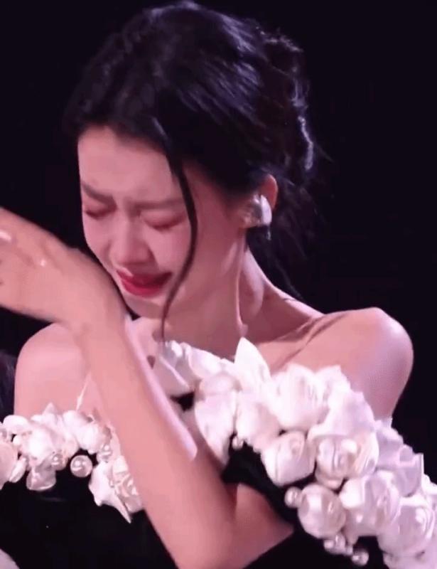Show Trung có Trang Pháp bị tố “bắt nạt” thí sinh: Dí sát mặt các Chị Đẹp đang suy sụp, ép cầu xin để được ở lại- Ảnh 3.