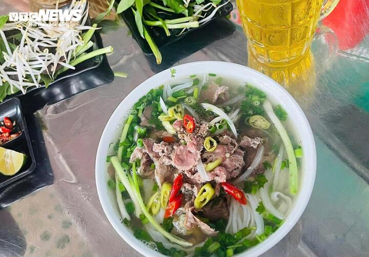 Ăn phở buổi sáng nhưng đừng uống cạn nước phở, bác sĩ chỉ lý do- Ảnh 1.