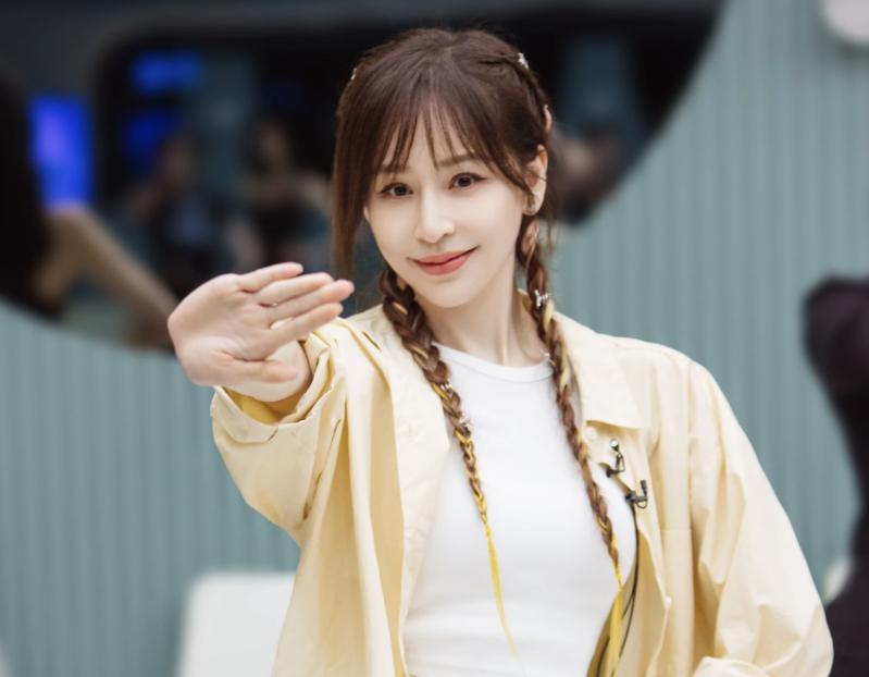Mỹ nhân được giới CEO cả nước bảo vệ bằng mọi giá: Thi Chị Đẹp có dàn đại gia "chống lưng", cất giọng hiểu luôn lý do- Ảnh 3.