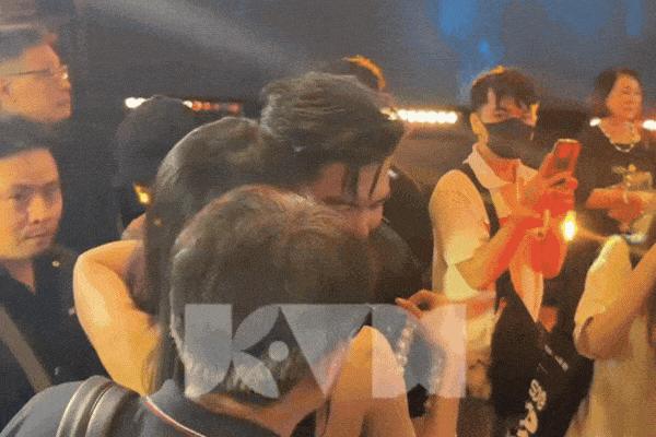 Phát hiện cặp sao Việt còn nợ cả nước một đám cưới ôm nhau cứng ngắc ở sự kiện: Đẹp đôi quá trời quá đất- Ảnh 4.
