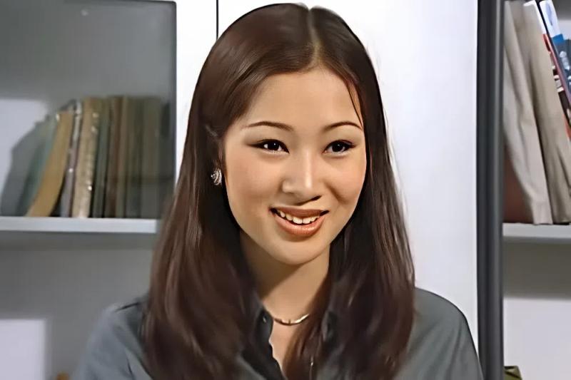 Nhan sắc hoa khôi cưới đại gia "nghèo nhất trong số những người theo đuổi", giờ ở biệt thự 200 tỷ- Ảnh 1.