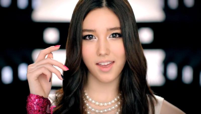 “Công chúa lai” đầu tiên của showbiz: Bị cấm hoạt động suốt 4 năm, nay làm ca sĩ mạng với 228 người hâm mộ - Ảnh 3.