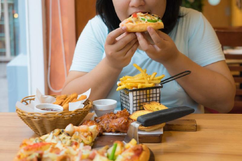 Cô gái 15 tuổi tử vong mê ăn vặt, bác sĩ tiếc nuối chỉ mặt thói quen "chết người" - Ảnh 1.