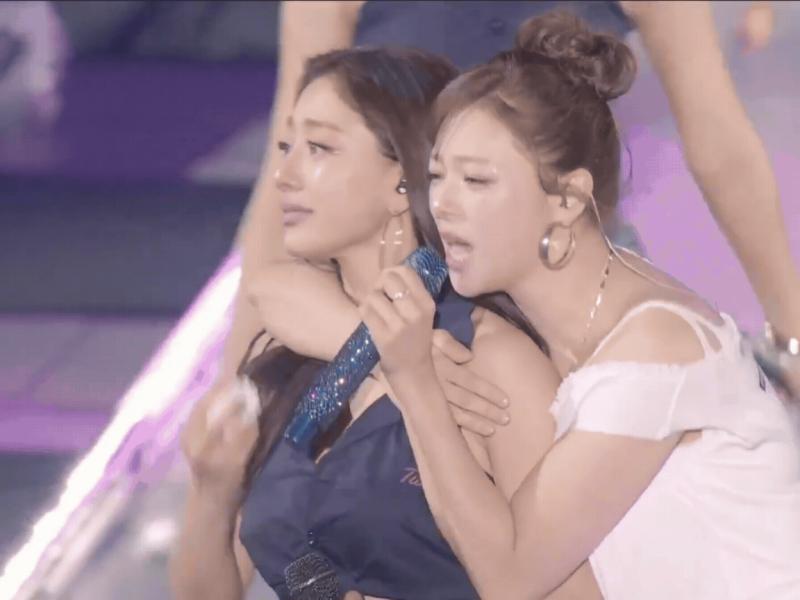 Mỹ nhân rơi lệ khiến 9 triệu người xót xa, làm gì cũng bị chê hết thời mà có cả concert đi vào lịch sử - Ảnh 1.