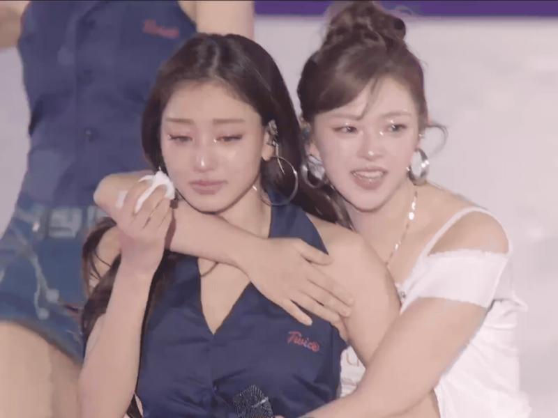 Mỹ nhân rơi lệ khiến 9 triệu người xót xa, làm gì cũng bị chê hết thời mà có cả concert đi vào lịch sử - Ảnh 2.