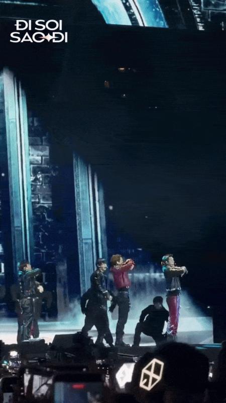 EXO mở màn concert ở Việt Nam cháy thôi rồi, hát live - nhảy đỉnh còn mặc cả áo dài “chiều” fan- Ảnh 1.