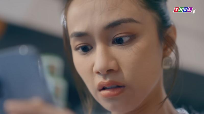 Bóng Ma Hạnh Phúc lộ hạt sạn ngớ ngẩn vô cùng, netizen thắc mắc "mắt mũi nữ chính để đâu vậy?"- Ảnh 3.