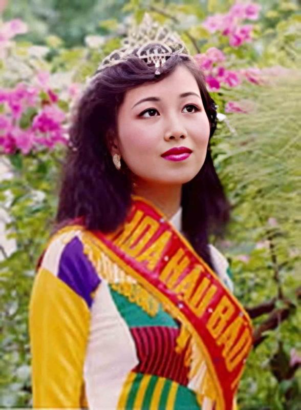 Nàng hậu dòng dõi "trâm anh thế phiệt", giữ kỷ lục thông thạo 5 ngoại ngữ- Ảnh 2.