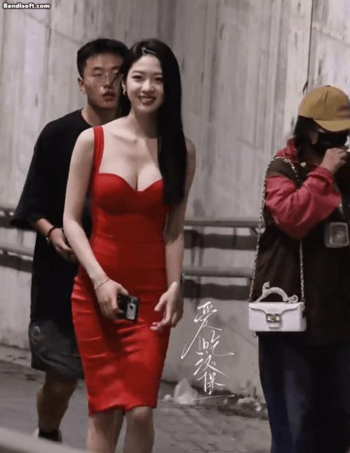 Chỉ cần nhìn mỹ nhân này 3 giây thôi là đêm nay khỏi ngủ: Vòng 1 cháy màn hình, đẹp mà body nuột kinh khủng- Ảnh 2.