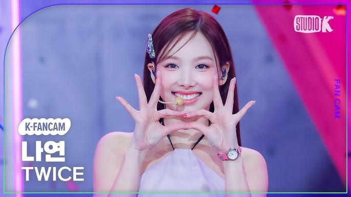 Mang sách vở học ngay mỹ nhân này: Hát nhảy hùng hục vẫn lấy hơi siêu khéo, thở thôi mà cũng đẹp - Ảnh 5.