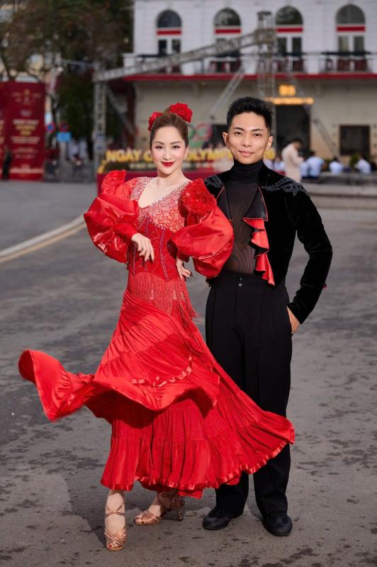 Phan Hiển bỗng muốn "tuyển bạn gái", phản ứng của Khánh Thi khiến kiện tướng dancesport "lạnh sống lưng"- Ảnh 1.