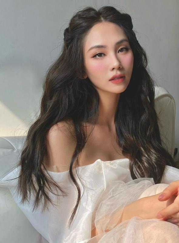 Việt Nam đang có Hoa hậu được khen trời sinh đóng điện ảnh: Mình hạc xương mai visual trí thức, báu vật của Vbiz- Ảnh 8.