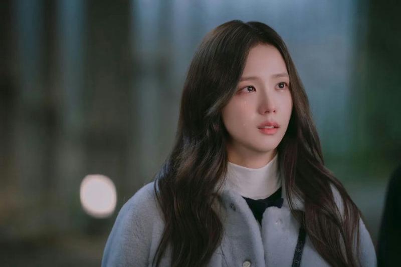 "Cannes rẻ tiền vì Jisoo (BLACKPINK)"- Ảnh 3.