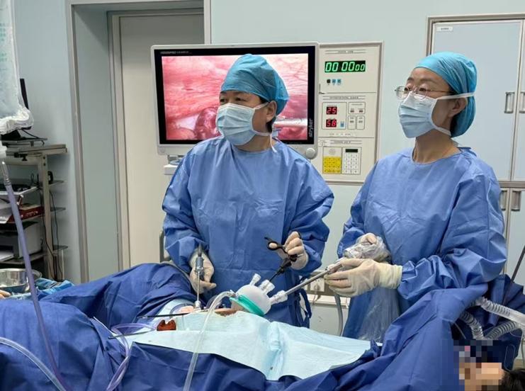 Bụng to như mang bầu, người phụ nữ phát hiện 50 khối u nặng 3kg trong cơ thể, bác sĩ cảnh báo: Đừng chủ quan với 1 triệu chứng- Ảnh 1.