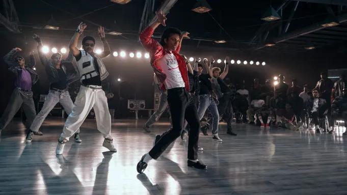 Kinh doanh trên nỗi nhớ: Vì sao phim về Michael Jackson càng bị giới phê bình ghẻ lạnh, càng hốt bạc tỷ?- Ảnh 2.