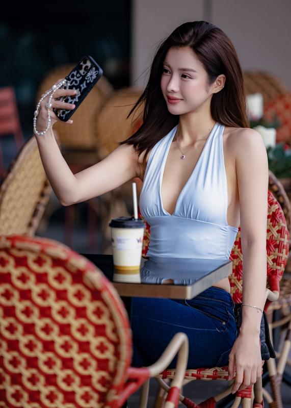 Cận cảnh nhan sắc mỹ nhân dân tộc Tày đang làm náo loạn cõi mạng, đến Hoa hậu đứng cạnh cũng chỉ làm nền- Ảnh 12.