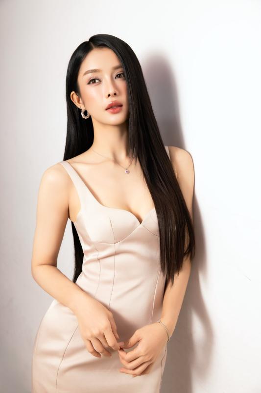 Cận cảnh nhan sắc mỹ nhân dân tộc Tày đang làm náo loạn cõi mạng, đến Hoa hậu đứng cạnh cũng chỉ làm nền- Ảnh 9.