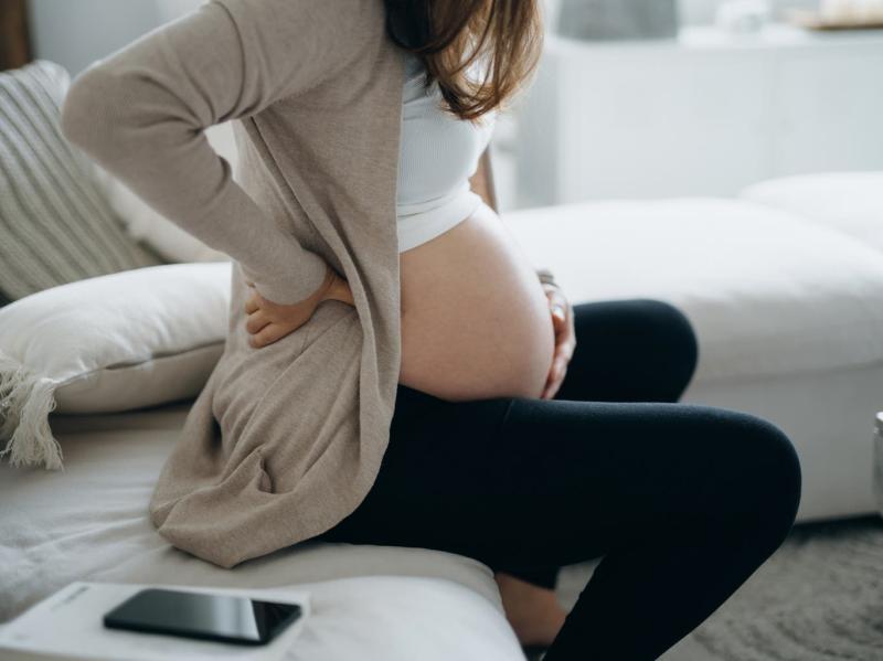 Không chỉ rụng tóc, mất ngủ: Sau sinh phụ nữ còn đối mặt loạt biến chứng đáng sợ này- Ảnh 2.