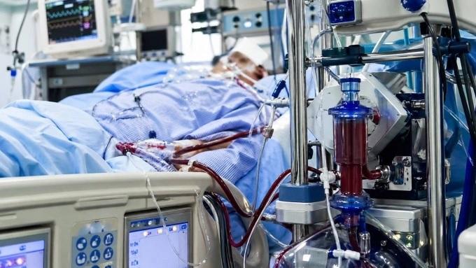 Người đàn ông 40 tuổi sống sót dù tim ngừng đập hơn 40 giờ - Ảnh 1.
