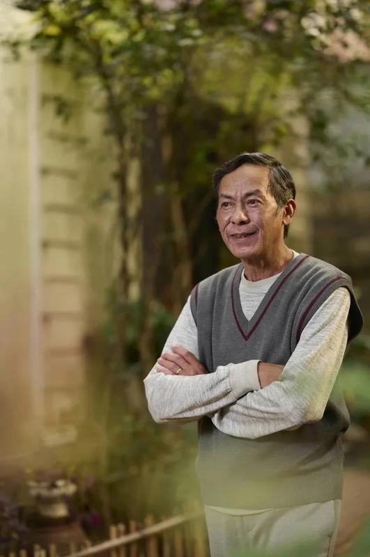 Nam NSND lương 6 triệu/tháng, sống bên mỹ nhân đình đám trong căn nhà 4 tầng ở phố Giáp Nhị- Ảnh 1.