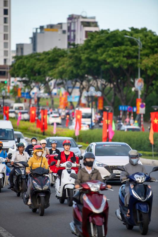 Nghỉ lễ dài ngày: Người trẻ chọn gửi đồ trước để giảm tải hành lý - Ảnh 1.