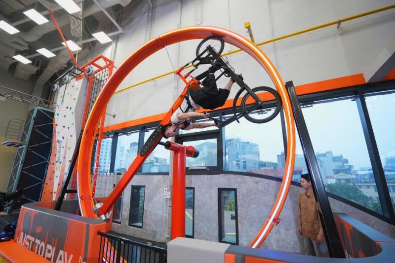 Thót tim với Xe đạp 360◦ trong nhà siêu hoành tráng tại Hà Nội, dân tình rủ nhau tới Adventure S phá đảo tháng 4 này! - Ảnh 3.