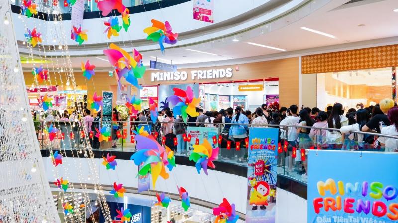 Kỷ niệm 10 năm tại Việt Nam, MINISO ra mắt cửa hàng chủ đề MINISO FRIENDS đầu tiên tại TP. Hồ Chí Minh - Ảnh 5.