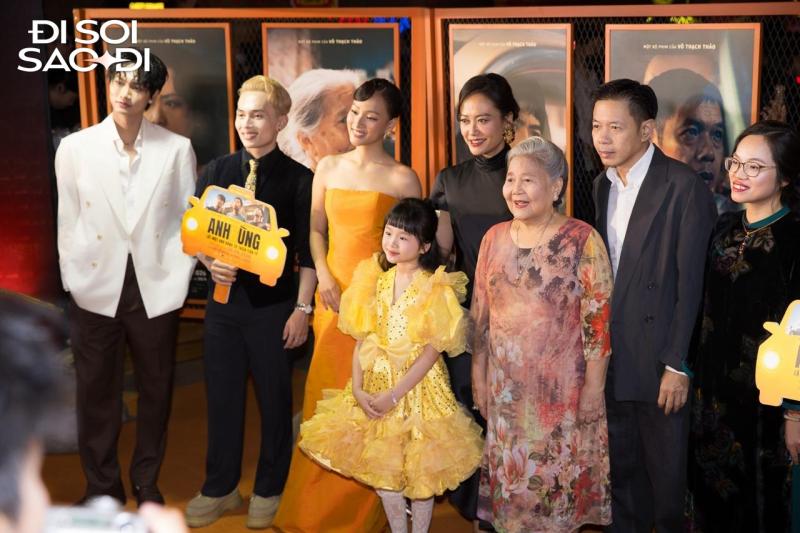 MXH nín thở khi mỹ nhân đẹp nhất Việt Nam lên đồ đi sự kiện, bao nhiêu đèn trên thảm đỏ cũng không sáng bằng- Ảnh 1.