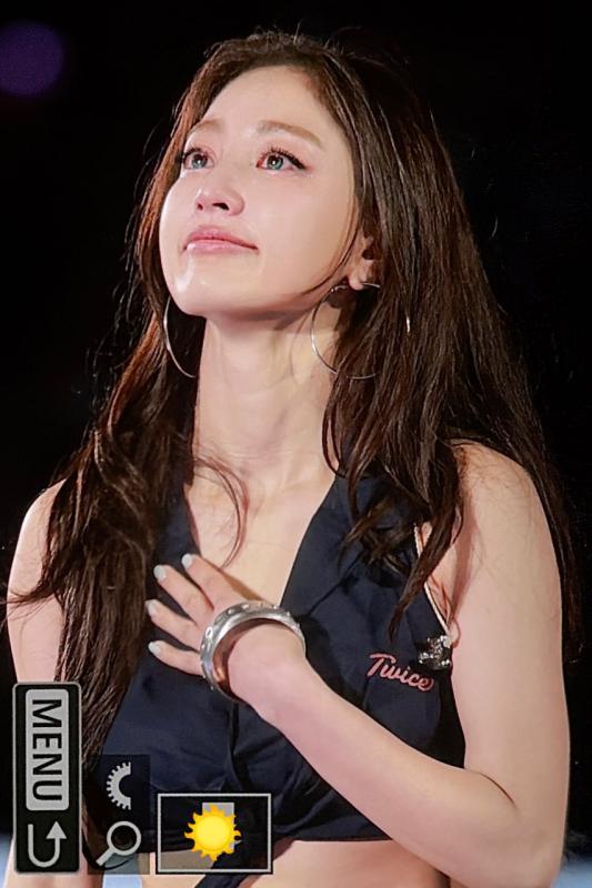 Mỹ nhân rơi lệ khiến 9 triệu người xót xa, làm gì cũng bị chê hết thời mà có cả concert đi vào lịch sử - Ảnh 3.