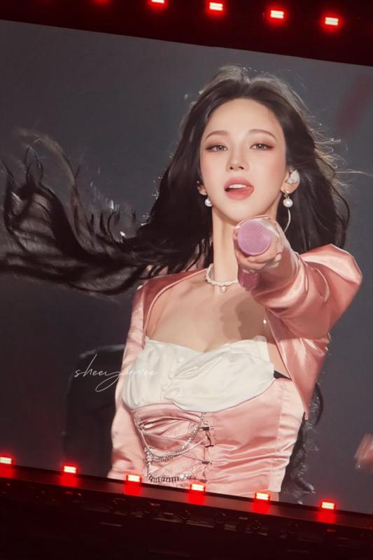 Cả triệu người sững sờ trước nhan sắc đẳng cấp của mỹ nhân đẹp hơn trí tuệ nhân tạo, visual cỡ này bảo sao cứ mãi hot!- Ảnh 1.