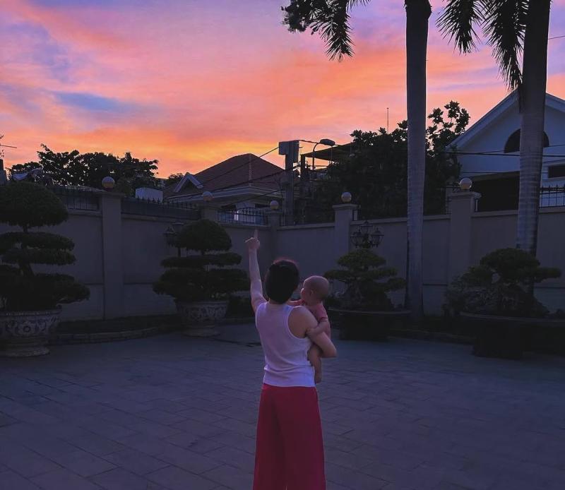 Tiểu thư Việt được giấu kín bưng: Mẹ là hot girl Hà thành, bố là con trai tỷ phú, họ hàng toàn nhân vật đình đám- Ảnh 2.