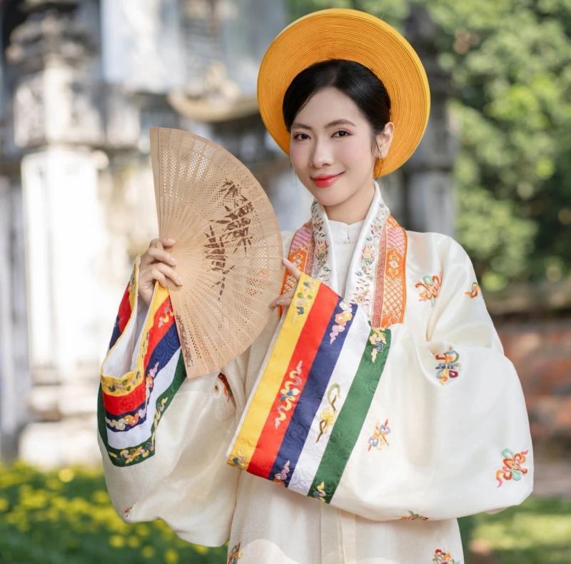 Mỹ nhân Việt cất giọng chấn động lễ tốt nghiệp, khiến cả MXH chế “meme” thì ra có quan hệ với Dược sĩ Tiến- Ảnh 5.