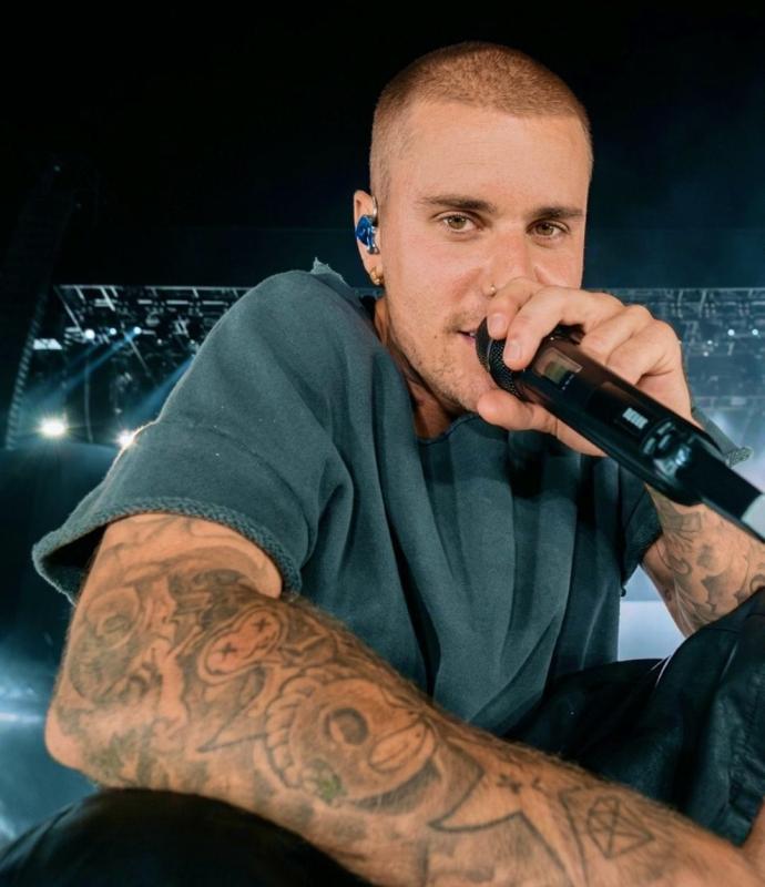 Justin Bieber bị “đụng chạm” nhạy cảm ngay trên sân khấu Coachella- Ảnh 6.