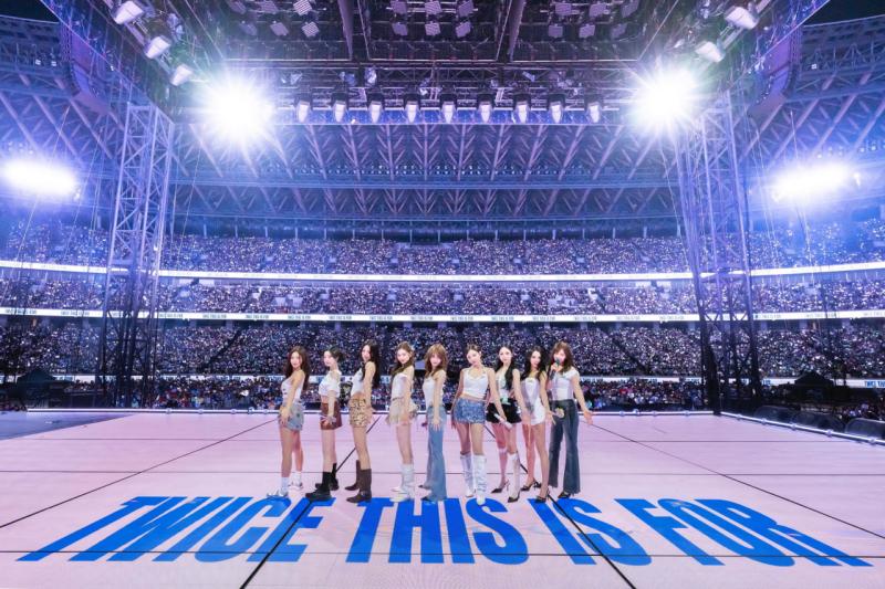 Concert như lễ hội quốc gia của 9 mỹ nhân bị chê hết thời, kỷ lục làm nên lịch sử 10 năm sau cả showbiz còn nể- Ảnh 12.