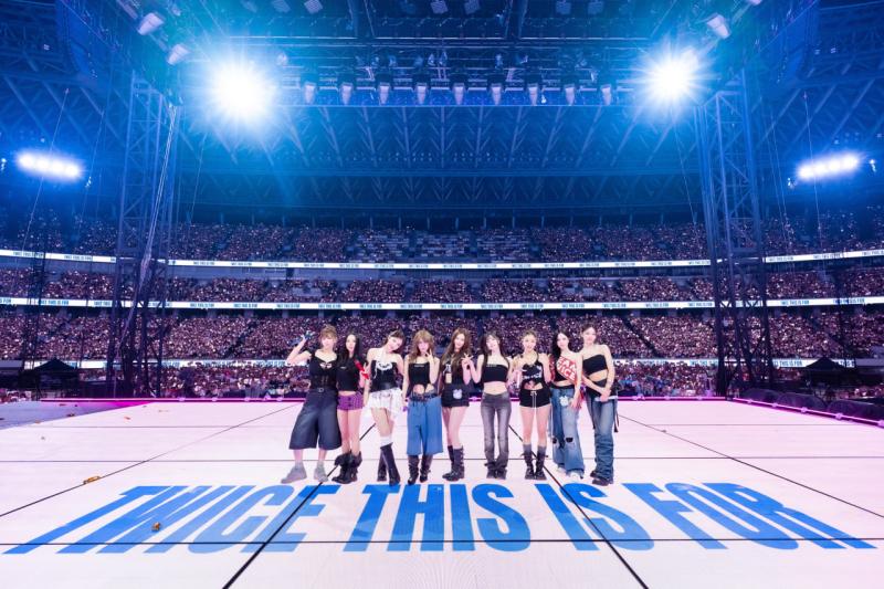 Mỹ nhân rơi lệ khiến 9 triệu người xót xa, làm gì cũng bị chê hết thời mà có cả concert đi vào lịch sử - Ảnh 7.