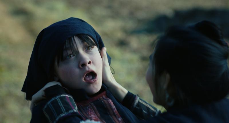 Phí Phông: Quỷ Máu Rừng Thiêng: Cú “lên đồng” của Kiều Minh Tuấn và câu chuyện vượt khỏi khuôn khổ kinh dị- Ảnh 5.